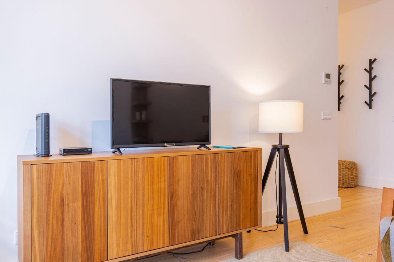 Modern Rustic Flat In Santos By Lovelystay ลิสบอน ภายนอก รูปภาพ