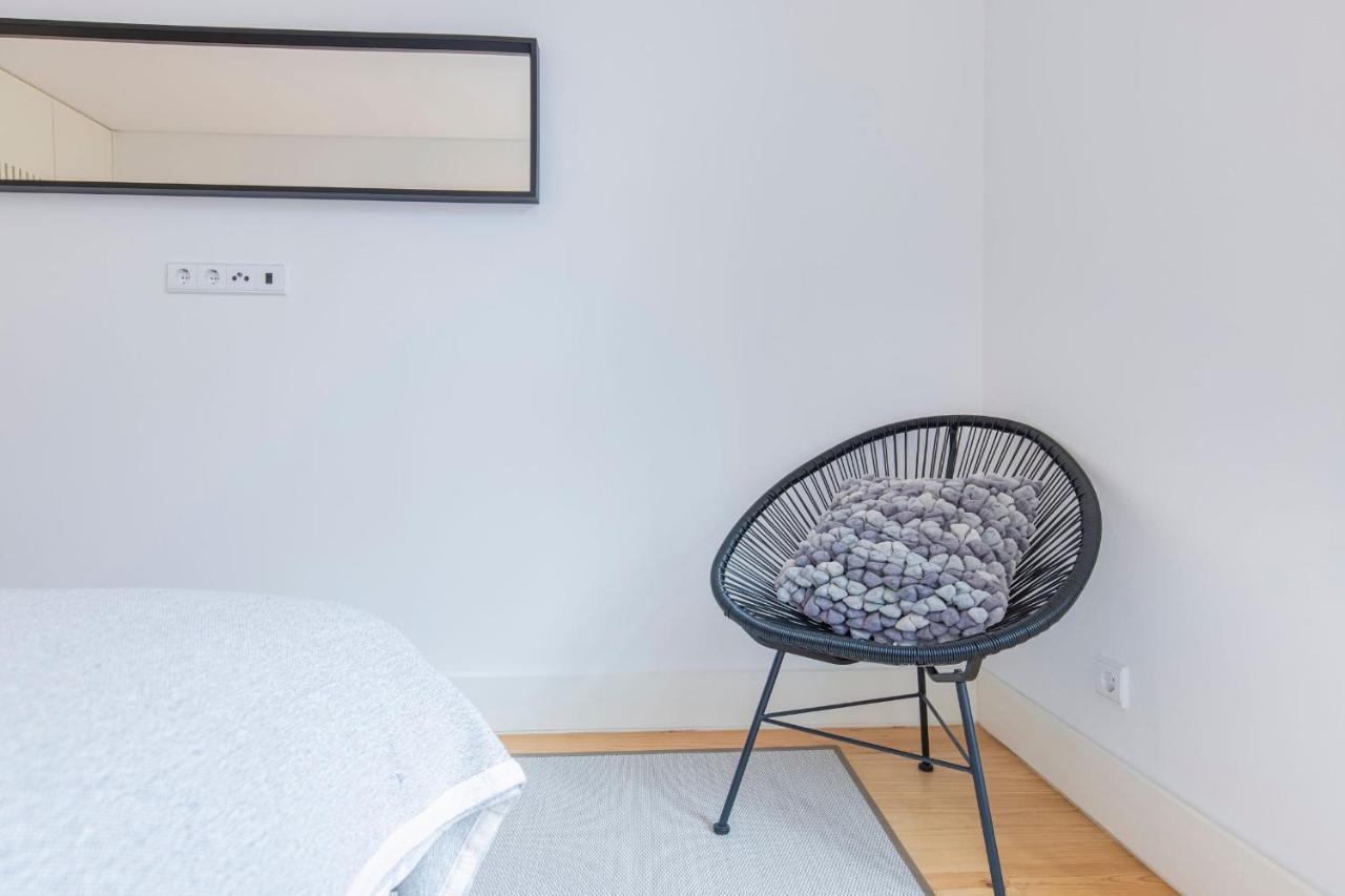 Modern Rustic Flat In Santos By Lovelystay ลิสบอน ภายนอก รูปภาพ